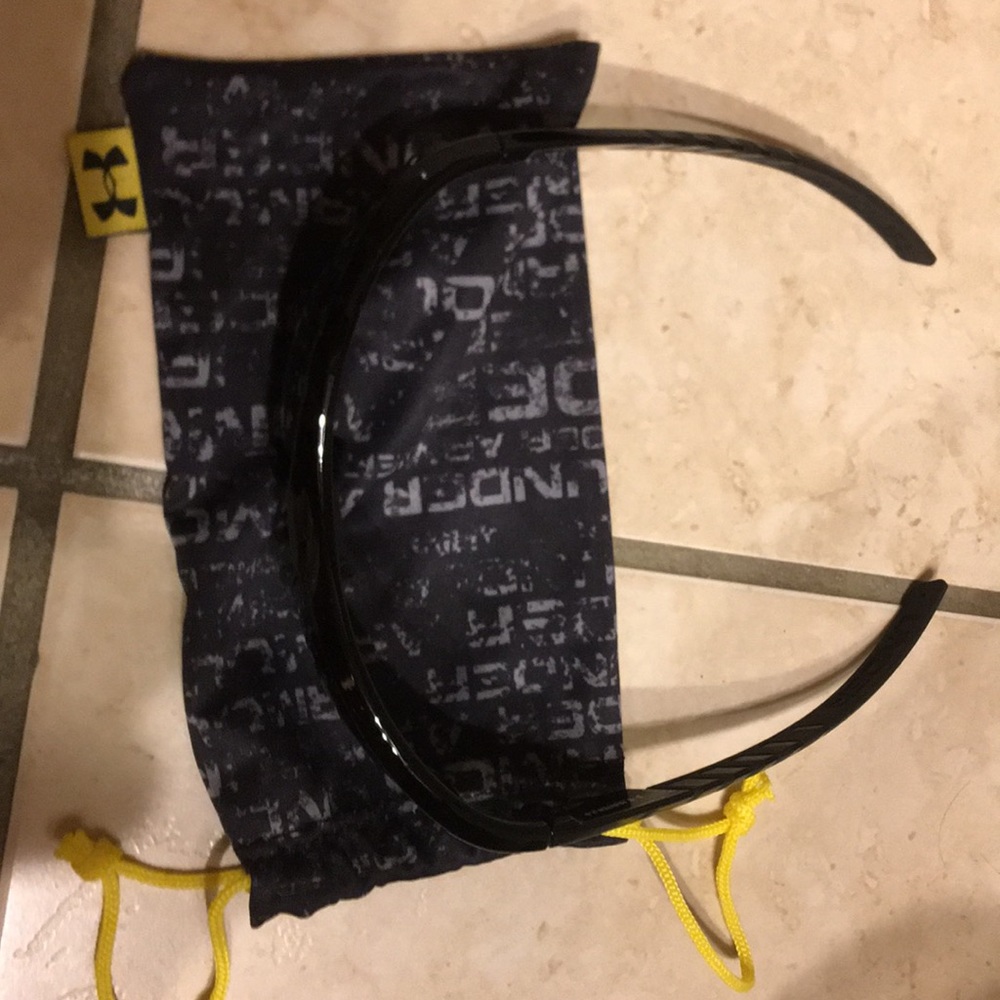 Under Armour Sunglasses - Picture 1 of 2